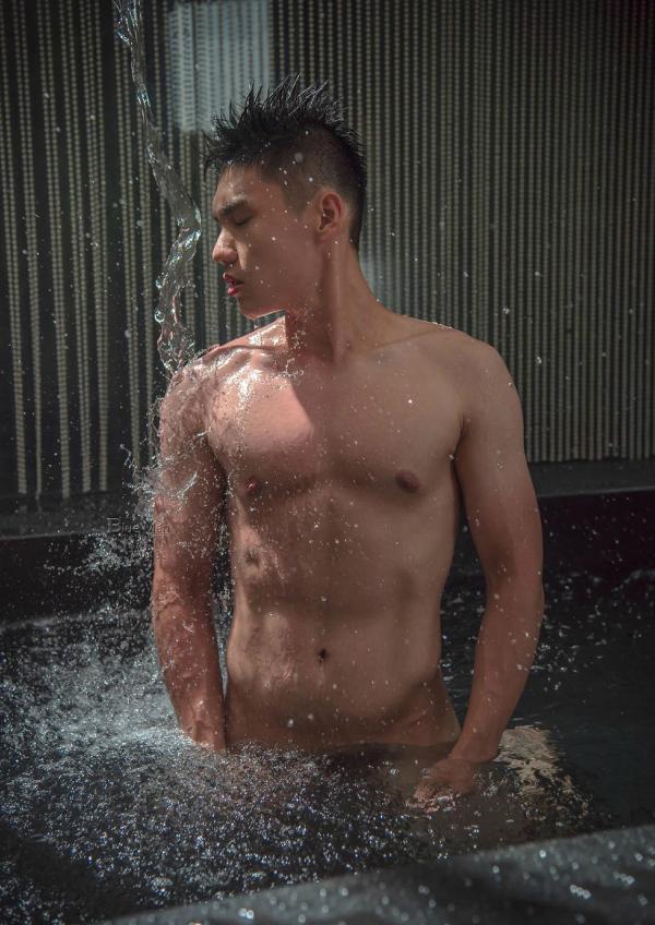 PHOTO-SET-BLUE-MAN-64---A-ZHEN-ONE-YEAR-LATER